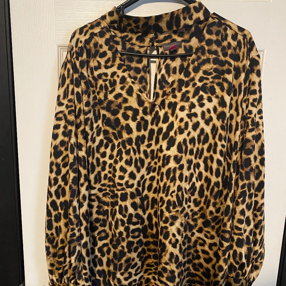 Plus Size Vince Camuto Leopard Keyhole Shirt